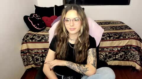 pixie online show from June 19, 2:17 am