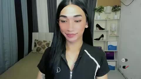 pixiedoll_ online show from February 19, 8:57 am