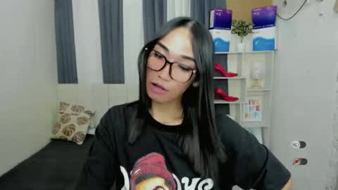 pixiedoll_ online show from December 20, 11:12 pm