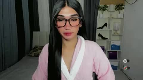 pixiedoll_ online show from March 1, 12:20 pm