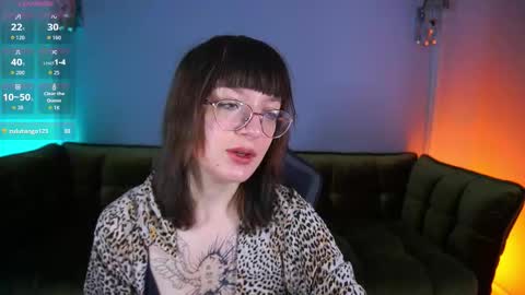 pixiepeachh online show from October 11, 6:40 am