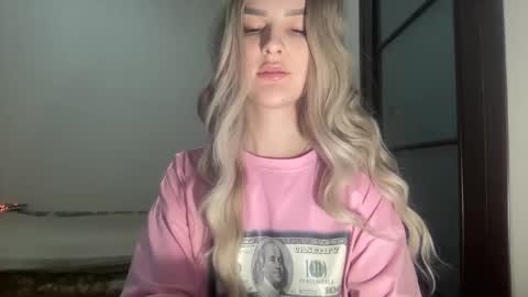 Mia online show from November 24, 10:52 pm