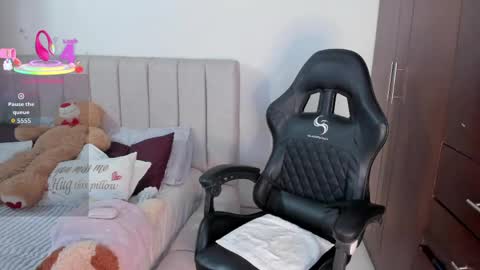 Ashely3 online show from April 13, 12:37 am