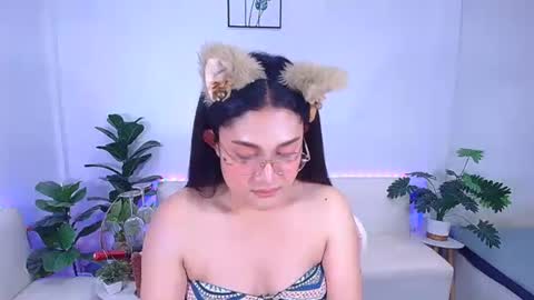 Ploysai online show from September 20, 12:30 pm