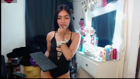 pocahot222 online show from October 8, 12:40 am