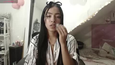 pocahot222 online show from September 27, 6:00 am