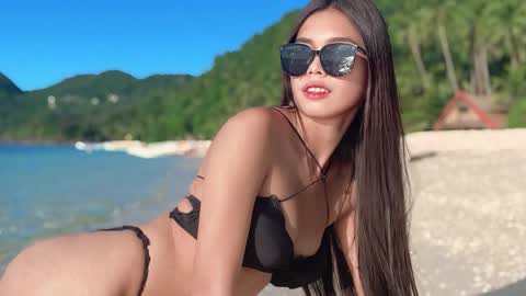 PINAYTRANSHOTNESS online show from October 9, 9:26 am