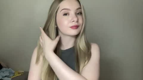 polishangel222 online show from May 6, 6:25 pm