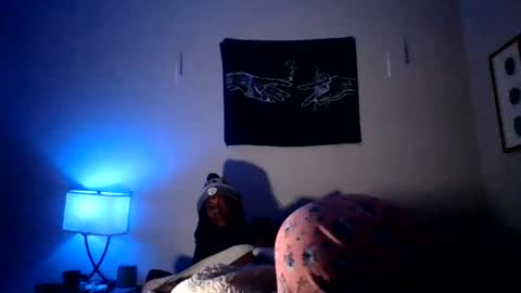 popoutmama online show from December 31, 8:15 am