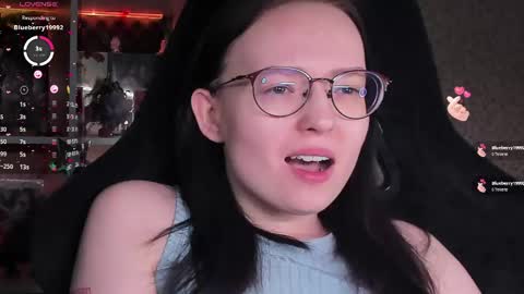 Robyn online show from April 14, 6:33 pm