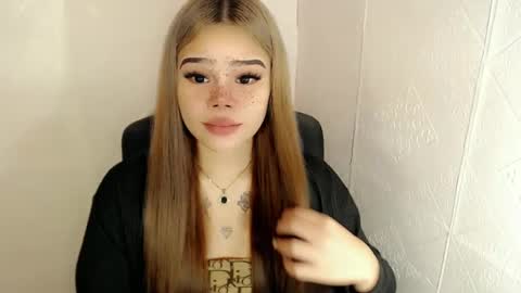 MAXXINE online show from March 2, 12:20 am