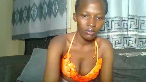 prettie_petitee online show from February 4, 10:52 am