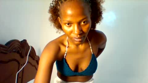 prettie_petitee online show from July 11, 11:35 am