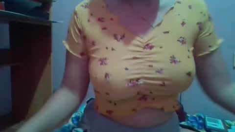 pretty_aimee online show from October 31, 3:51 am