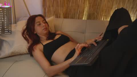 pretty_goddess online show from April 9, 8:25 pm