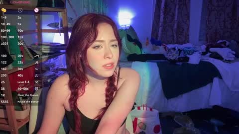Snapshot of pretty_in_p1nk chatting on February 12, 12:48 am Sophie  online show from February 12, 12:48 am