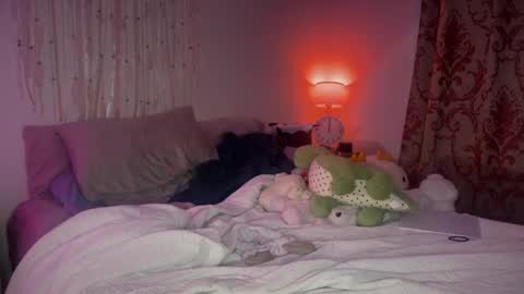 Snapshot of pretty_in_p1nk chatting on January 29, 3:44 am Sophie  online show from January 29, 3:44 am
