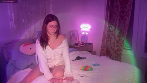 Snapshot of pretty_in_p1nk chatting on December 12, 3:43 am Sophie  online show from December 12, 3:43 am