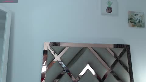 pretty_latina2 online show from December 18, 9:47 am