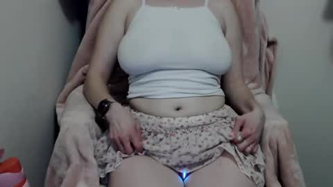 pretty_littletoy online show from April 15, 12:14 am