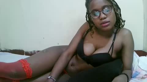 Snapshot of pretty_mellan chatting on February 14, 12:41 am pretty_mellan online show from February 14, 12:41 am