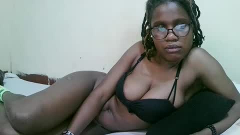 Snapshot of pretty_mellan chatting on February 27, 9:36 pm pretty_mellan online show from February 27, 9:36 pm