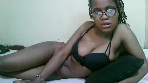 Snapshot of pretty_mellan chatting on February 15, 11:06 am pretty_mellan online show from February 15, 11:06 am