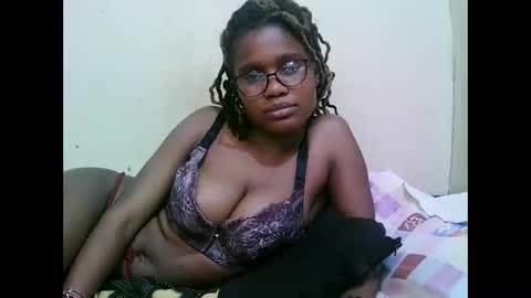 Snapshot of pretty_mellan chatting on March 5, 3:18 pm pretty_mellan online show from March 5, 3:18 pm