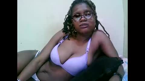 Snapshot of pretty_mellan chatting on March 2, 10:14 am pretty_mellan online show from March 2, 10:14 am