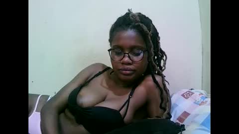Snapshot of pretty_mellan chatting on March 1, 7:08 am pretty_mellan online show from March 1, 7:08 am