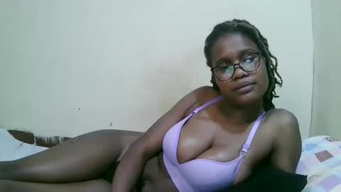 Snapshot of pretty_mellan chatting on February 20, 6:28 am pretty_mellan online show from February 20, 6:28 am