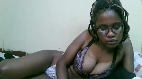 Snapshot of pretty_mellan chatting on February 18, 8:49 am pretty_mellan online show from February 18, 8:49 am