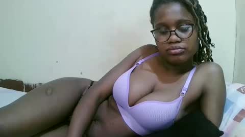Snapshot of pretty_mellan chatting on February 21, 6:40 am pretty_mellan online show from February 21, 6:40 am