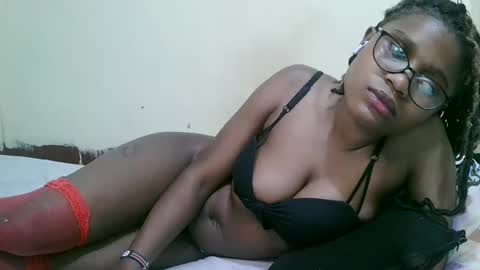 Snapshot of pretty_mellan chatting on February 14, 10:04 pm pretty_mellan online show from February 14, 10:04 pm