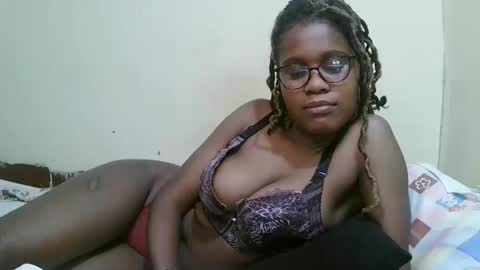 Snapshot of pretty_mellan chatting on February 19, 8:33 am pretty_mellan online show from February 19, 8:33 am