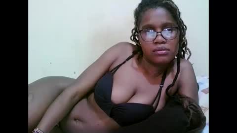 Snapshot of pretty_mellan chatting on March 9, 1:04 am pretty_mellan online show from March 9, 1:04 am