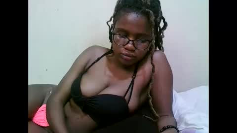 Snapshot of pretty_mellan chatting on March 8, 1:17 am pretty_mellan online show from March 8, 1:17 am