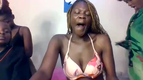 naya online show from February 7, 7:17 pm