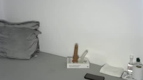 Pretty doll online show from October 31, 8:53 pm