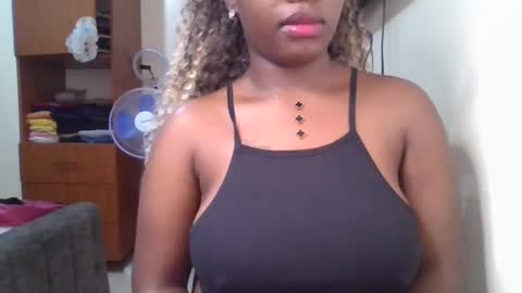 pretty_shila online show from May 8, 1:11 am