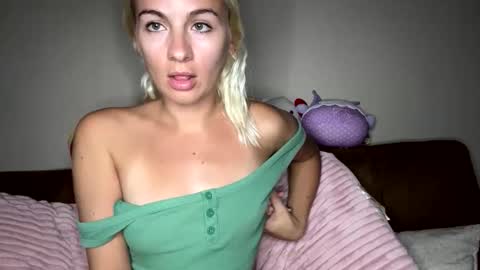 Snapshot of prettybabypetite chatting on October 28, 2:34 am Missy  Jack online show from October 28, 2:34 am