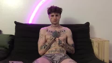 pretty boy online show from October 26, 7:20 am