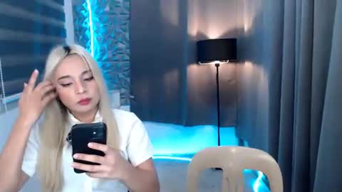 Snapshot of prettycumnotes69 chatting on February 18, 2:59 am ASHLEY online show from February 18, 2:59 am