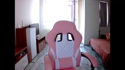 prettyjulliette online show from September 29, 11:53 am