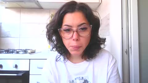 prettyjulliette online show from October 21, 9:36 am