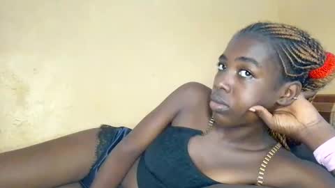 prettyzuzu online show from January 10, 7:47 am