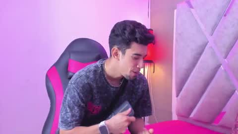 prince_arthur77 online show from March 17, 1:38 pm