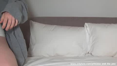 princessandthepea online show from September 24, 11:22 pm