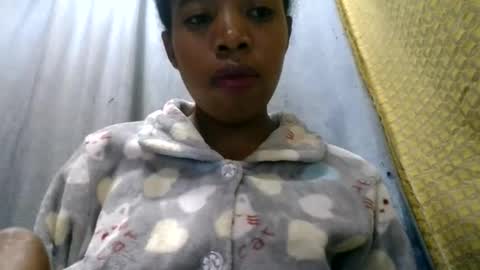 prisca880319 online show from May 31, 9:41 am