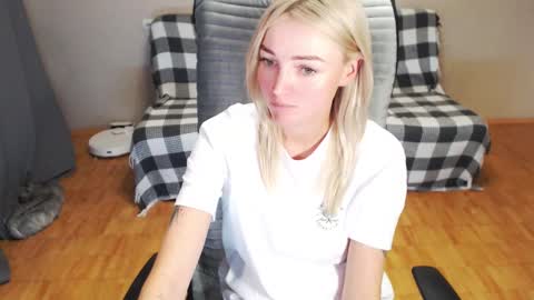 Polly online show from November 20, 1:21 pm